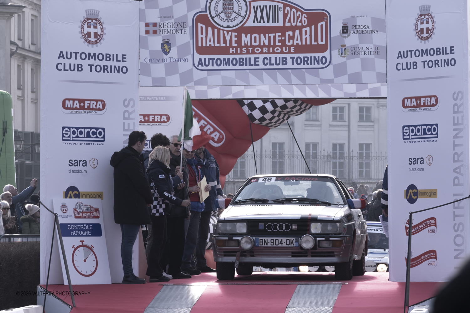 _DSF3868.jpg - La 28Âª edizione del Rallye Monte-Carlo Historique si svolge fino al 7 febbraio 2026 , ad eccezione della cittÃ  scozzese di  John O'Groats le varie cittÃ  di partenza hanno dato il via alla gara domenica 1 febbraio 2026. Tra queste anche Torino, la partenza Ã¨ avvenuta dalla Palazzina di caccia di Stupingi dove le vetture in gara hanno prima sostato in mostra nel parco partenze antistante la Palazzina. Nella foto vettura alla partenza Audi Quatrro 1982