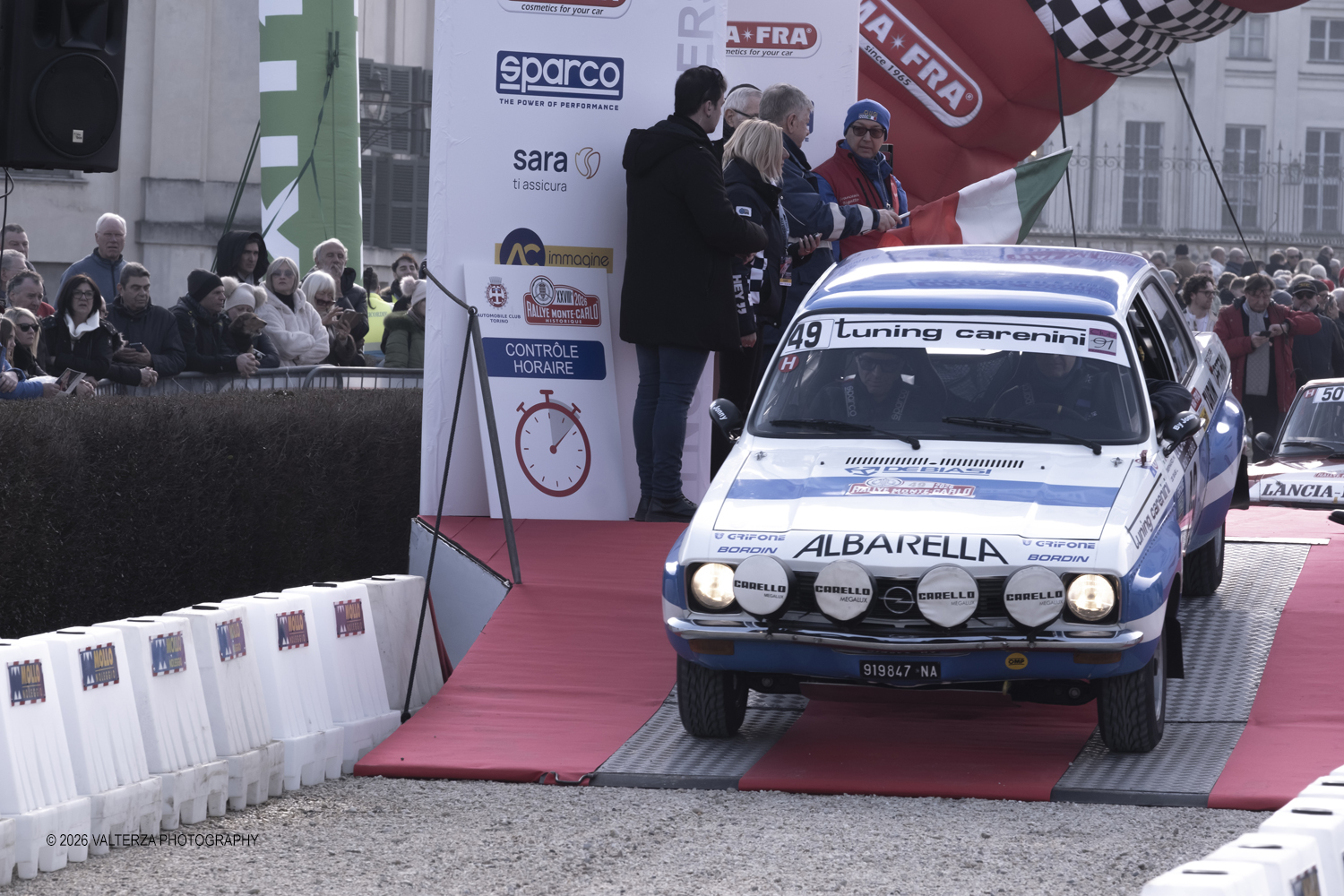 _DSF3916.jpg - La 28Âª edizione del Rallye Monte-Carlo Historique si svolge fino al 7 febbraio 2026 , ad eccezione della cittÃ  scozzese di  John O'Groats le varie cittÃ  di partenza hanno dato il via alla gara domenica 1 febbraio 2026. Tra queste anche Torino, la partenza Ã¨ avvenuta dalla Palazzina di caccia di Stupingi dove le vetture in gara hanno prima sostato in mostra nel parco partenze antistante la Palazzina. Nella foto vettura alla partenza Opel Ascona 1.9 1974