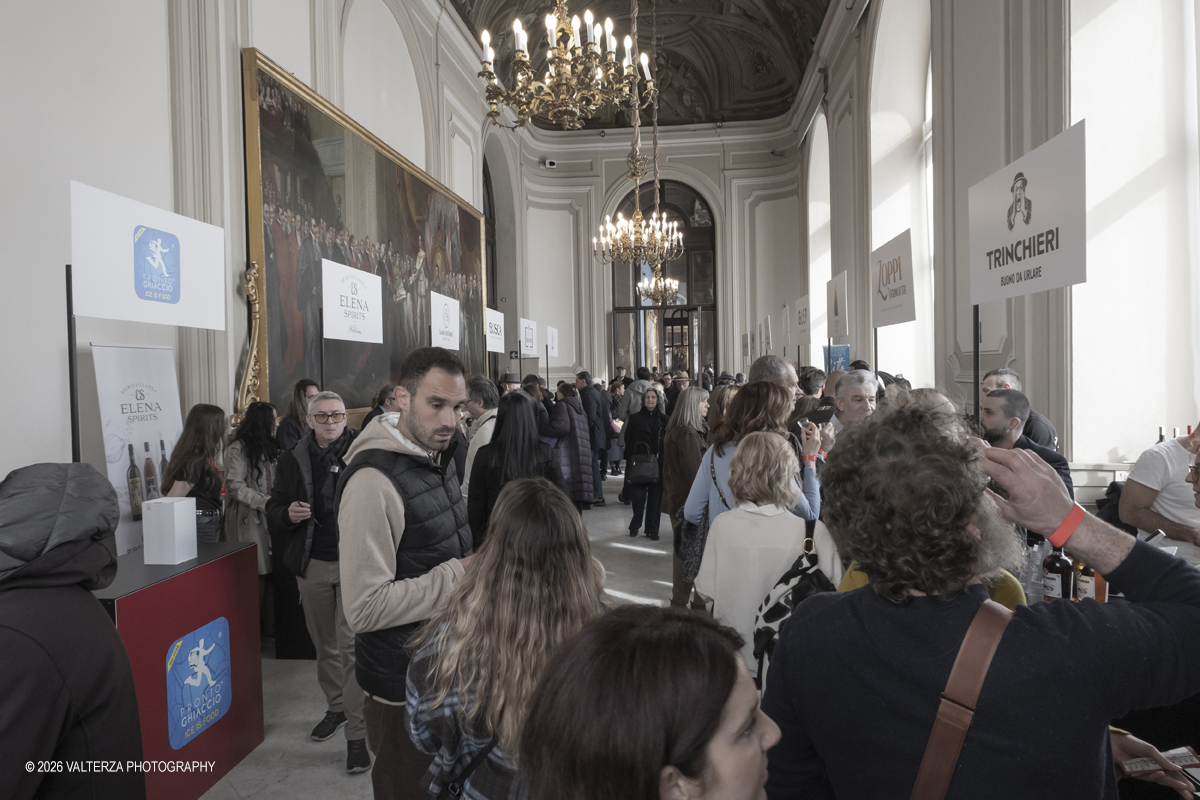 DSCF2793.jpg - 21/02/2026. Torino.  Il Salone del Vermouth di sabato 21 e domenica 22 febbraio Ã¨ ufficialmente SOLD OUT. Un risultato che racconta meglio di qualsiasi parola lâ€™entusiasmo che câ€™Ã¨ attorno a questa edizione. Nella foto la folla dei visitatori