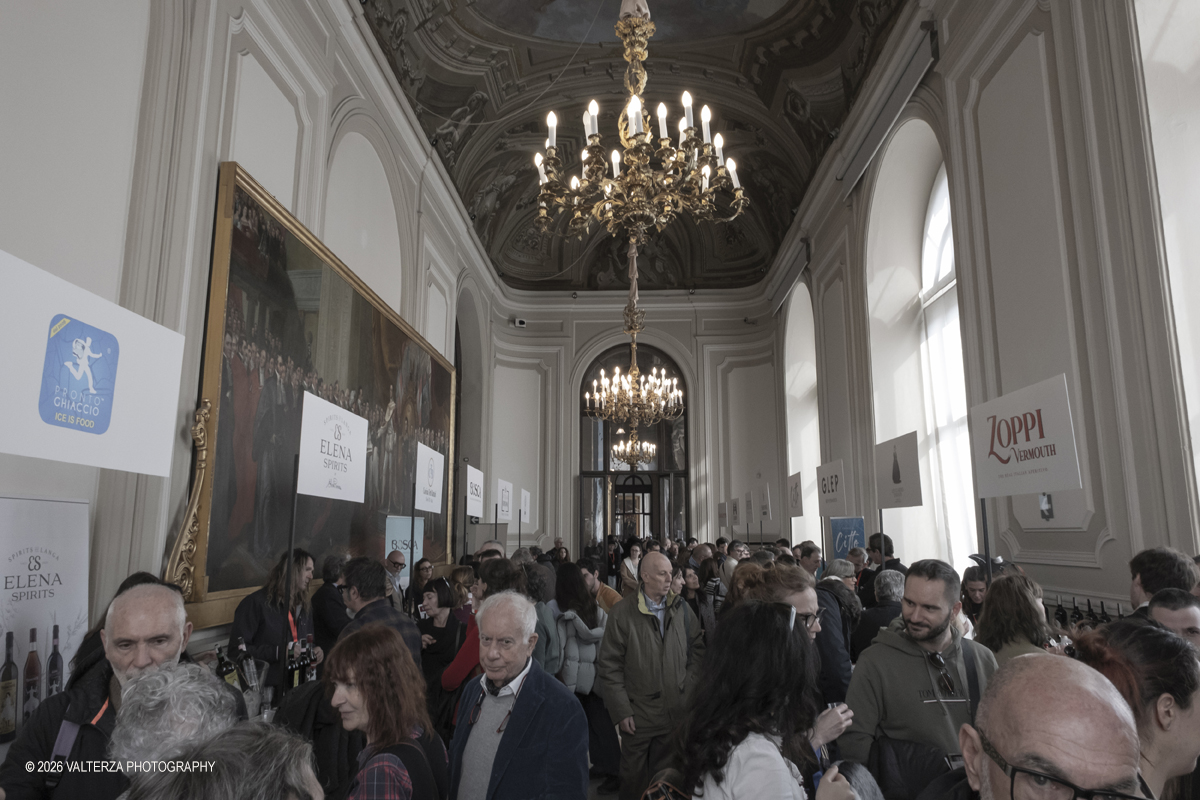 DSCF2870.jpg - 21/02/2026. Torino.  Il Salone del Vermouth di sabato 21 e domenica 22 febbraio Ã¨ ufficialmente SOLD OUT. Un risultato che racconta meglio di qualsiasi parola lâ€™entusiasmo che câ€™Ã¨ attorno a questa edizione. Nella foto la folla dei visitatori