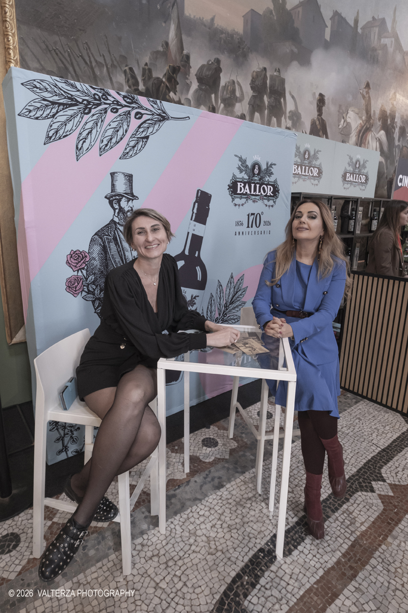 _DSF5654.jpg - 21/02/2026. Torino.  Il Salone del Vermouth di sabato 21 e domenica 22 febbraio Ã¨ ufficialmente SOLD OUT. Un risultato che racconta meglio di qualsiasi parola lâ€™entusiasmo che câ€™Ã¨ attorno a questa edizione. Nella foto al lavoro Lara Martinetto32 communication ufficio stampa e pr , Camilla Nata giornalista Rai in visita al Salone