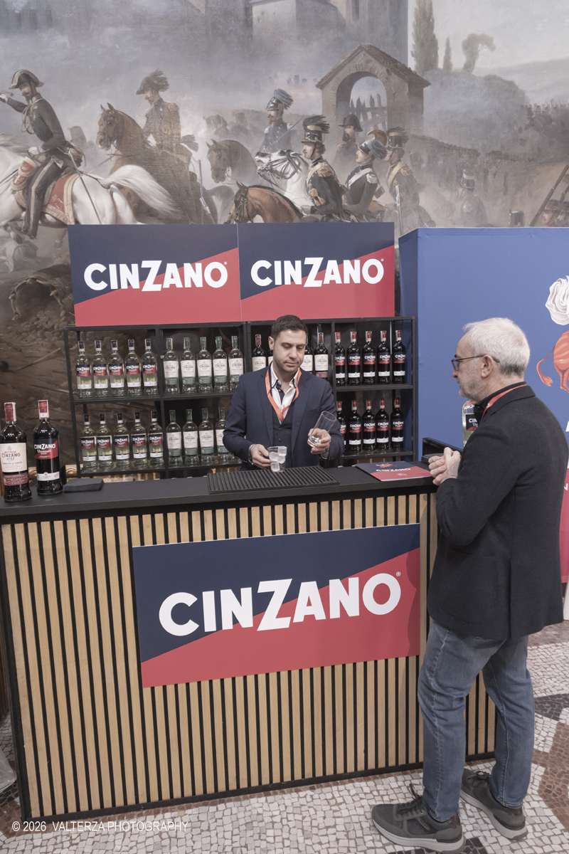 _DSF5681.jpg - 21/02/2026. Torino.  Il Salone del Vermouth di sabato 21 e domenica 22 febbraio Ã¨ ufficialmente SOLD OUT. Un risultato che racconta meglio di qualsiasi parola lâ€™entusiasmo che câ€™Ã¨ attorno a questa edizione. Nella foto lo Stand del Brand Cinzano