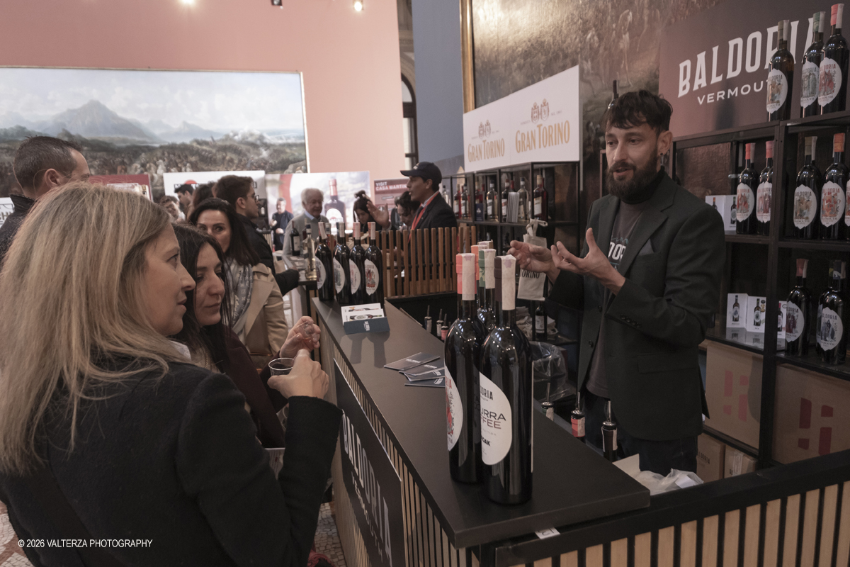 _DSF5906.jpg - 21/02/2026. Torino.  Il Salone del Vermouth di sabato 21 e domenica 22 febbraio Ã¨ ufficialmente SOLD OUT. Un risultato che racconta meglio di qualsiasi parola lâ€™entusiasmo che câ€™Ã¨ attorno a questa edizione. Nella foto In giro per assaggi e consigli