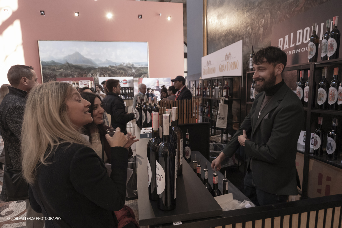 _DSF5924.jpg - 21/02/2026. Torino.  Il Salone del Vermouth di sabato 21 e domenica 22 febbraio Ã¨ ufficialmente SOLD OUT. Un risultato che racconta meglio di qualsiasi parola lâ€™entusiasmo che câ€™Ã¨ attorno a questa edizione. Nella foto In giro per assaggi e consigli