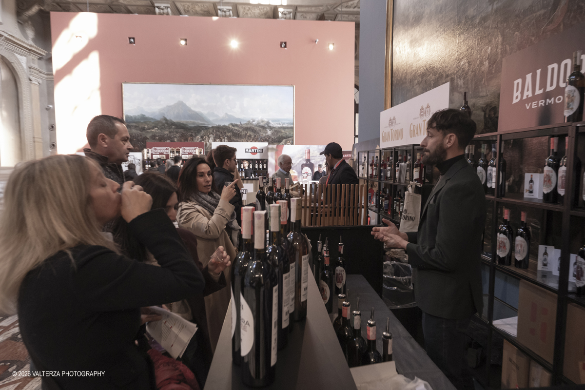 _DSF5934.jpg - 21/02/2026. Torino.  Il Salone del Vermouth di sabato 21 e domenica 22 febbraio Ã¨ ufficialmente SOLD OUT. Un risultato che racconta meglio di qualsiasi parola lâ€™entusiasmo che câ€™Ã¨ attorno a questa edizione. Nella foto In giro per assaggi e consigli