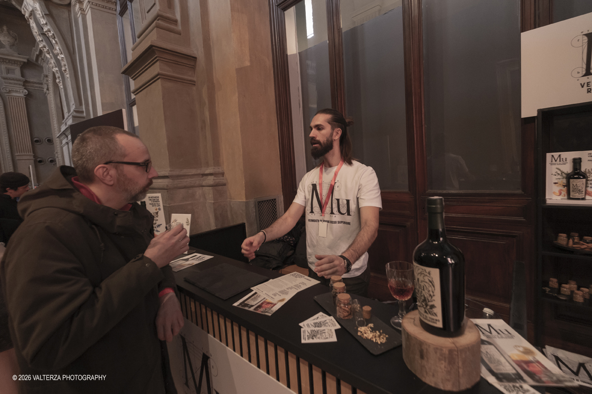 _DSF5999.jpg - 21/02/2026. Torino.  Il Salone del Vermouth di sabato 21 e domenica 22 febbraio Ã¨ ufficialmente SOLD OUT. Un risultato che racconta meglio di qualsiasi parola lâ€™entusiasmo che câ€™Ã¨ attorno a questa edizione. Nella foto In giro per assaggi e consigli