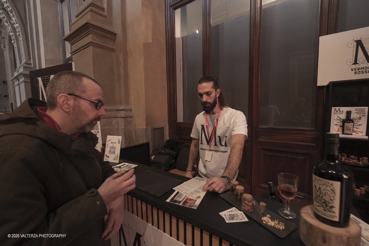 _DSF6016.jpg - 21/02/2026. Torino.  Il Salone del Vermouth di sabato 21 e domenica 22 febbraio Ã¨ ufficialmente SOLD OUT. Un risultato che racconta meglio di qualsiasi parola lâ€™entusiasmo che câ€™Ã¨ attorno a questa edizione. Nella foto In giro per assaggi e consigli