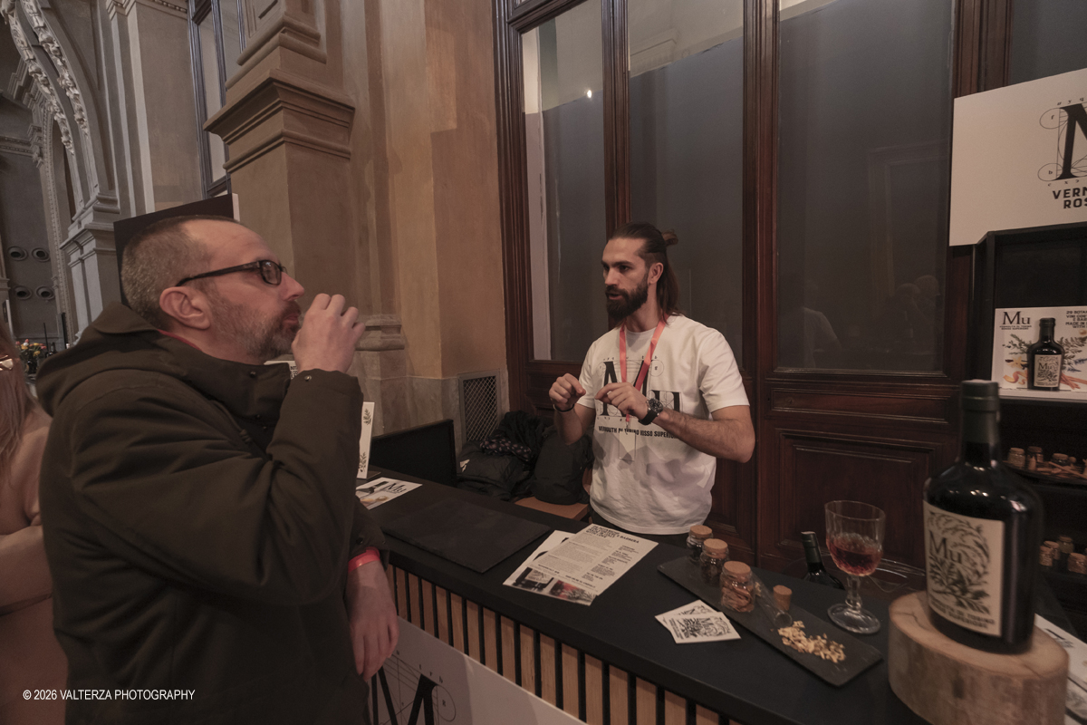 _DSF6025.jpg - 21/02/2026. Torino.  Il Salone del Vermouth di sabato 21 e domenica 22 febbraio Ã¨ ufficialmente SOLD OUT. Un risultato che racconta meglio di qualsiasi parola lâ€™entusiasmo che câ€™Ã¨ attorno a questa edizione. Nella foto In giro per assaggi e consigli