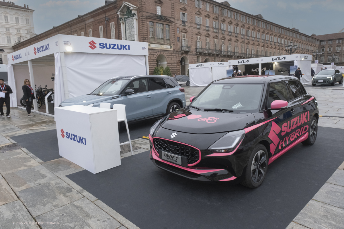 DSCF0027.jpg - 26/09/2025.Torino inaugurata l'edizione 2025 del Salone dell'auto di Torino. Nella foto lo stand Suzuki presente anche con le moto