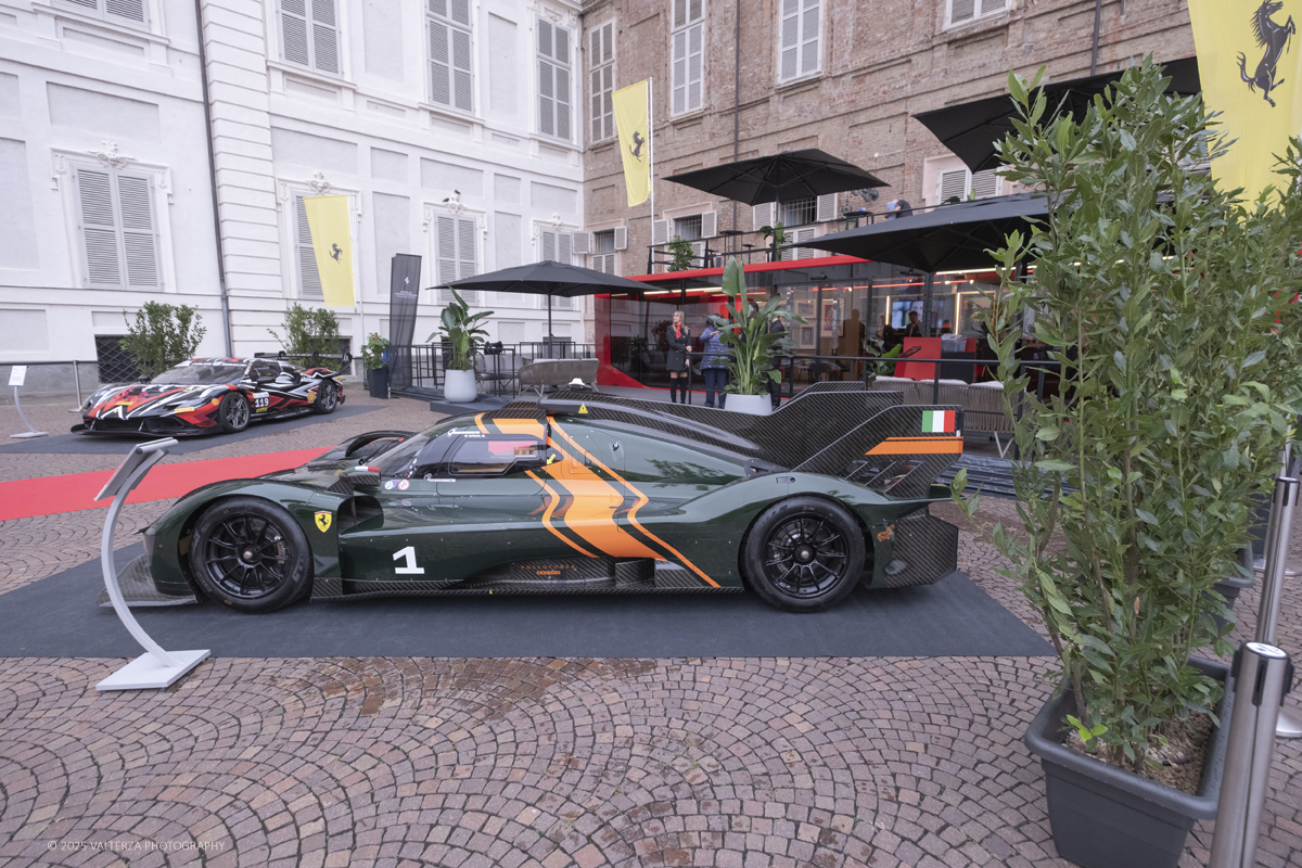 _DSF1079.jpg - 26/09/2025.Torino inaugurata l'edizione 2025 del Salone dell'auto di Torino. Nella foto lo stand Ferrari in piazzetta reale