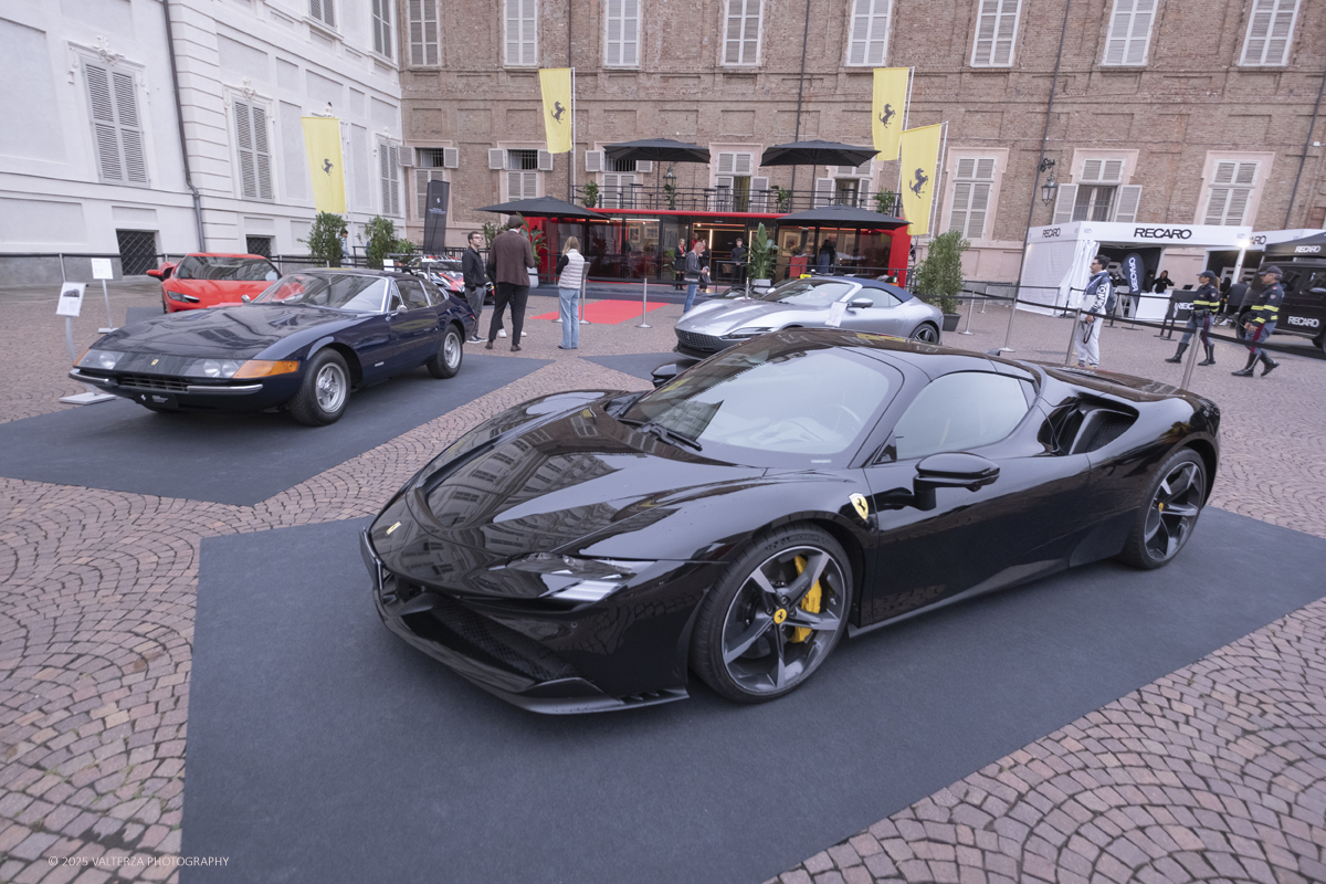 _DSF1109.jpg - 26/09/2025.Torino inaugurata l'edizione 2025 del Salone dell'auto di Torino. Nella foto lo stand Ferrari in piazzetta reale