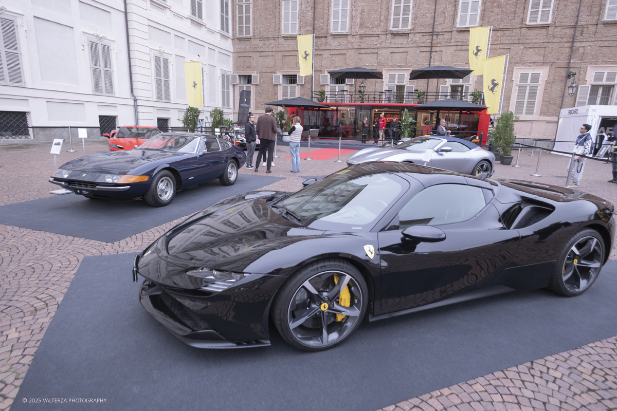 _DSF1115.jpg - 26/09/2025.Torino inaugurata l'edizione 2025 del Salone dell'auto di Torino. Nella foto lo stand Ferrari in piazzetta reale