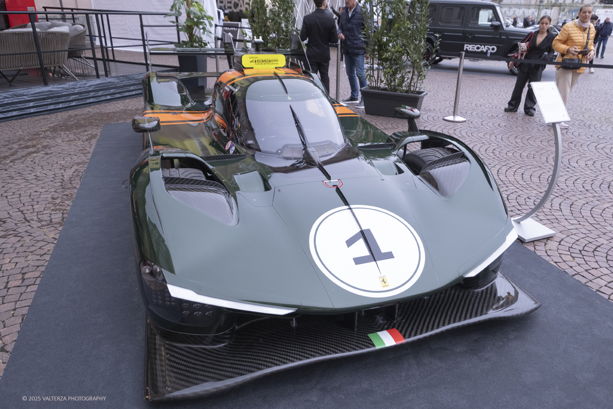 _DSF1134.jpg - 26/09/2025.Torino inaugurata l'edizione 2025 del Salone dell'auto di Torino. Nella foto lo stand Ferrari in piazzetta reale