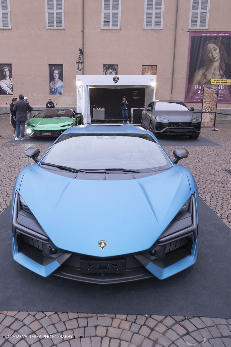 _DSF1143.jpg - 26/09/2025.Torino inaugurata l'edizione 2025 del Salone dell'auto di Torino. Nella foto lo stand Lamborghini in piazzetta reale con esposti i modelli in produzione