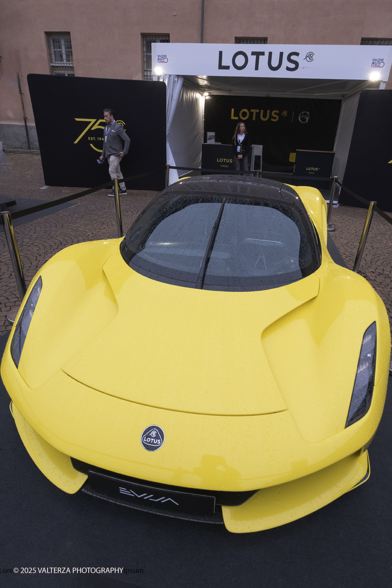 _DSF1216.jpg - 26/09/2025.Torino inaugurata l'edizione 2025 del Salone dell'auto di Torino. Nella foto lo stand della Lotus in piazzetta reale