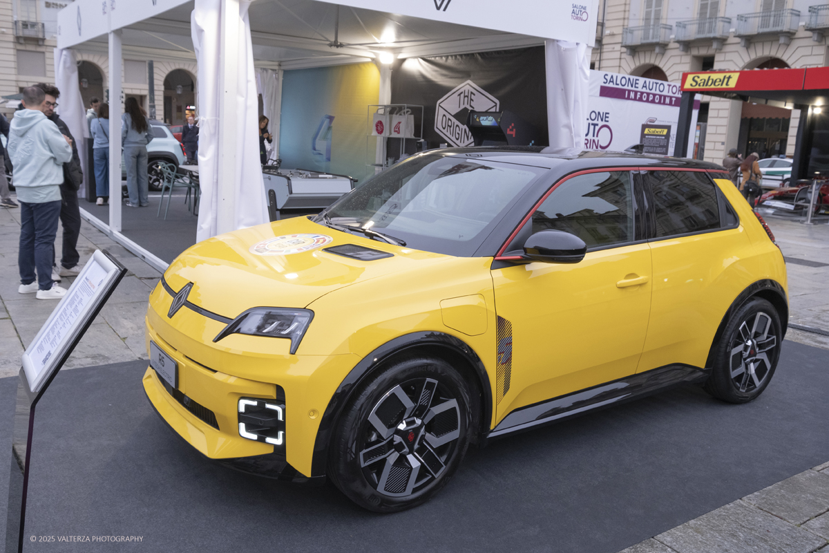 _DSF1289.jpg - 26/09/2025.Torino inaugurata l'edizione 2025 del Salone dell'auto di Torino. Nella foto lo stand Renault con la nuova R5 elettrica