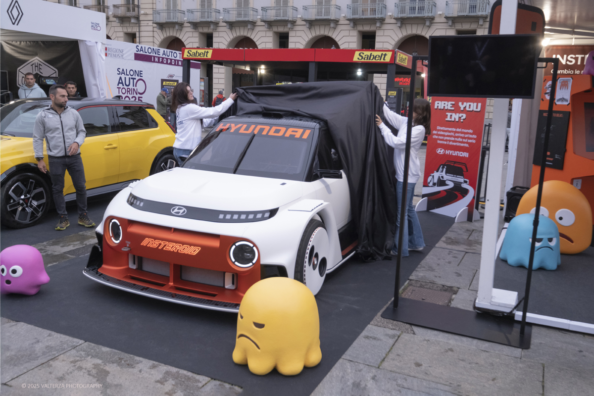 _DSF1310.jpg - 26/09/2025.Torino inaugurata l'edizione 2025 del Salone dell'auto di Torino. Nella foto lo stand Hyunday  con il debutto italiano per Insteroid, la visionaria concept car presentata da Francesco Calcara, Presidente e CEO di Hyundai Italia