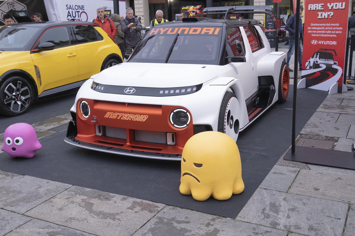 _DSF1341.jpg - 26/09/2025.Torino inaugurata l'edizione 2025 del Salone dell'auto di Torino. Nella foto lo stand Hyunday con con il debutto italiano per Insteroid, la visionaria concept car presentata da Francesco Calcara, Presidente e CEO di Hyundai Italia