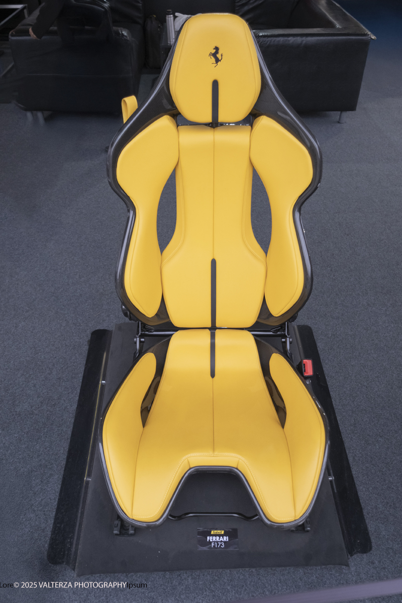 _DSF1347.jpg - 26/09/2025.Torino inaugurata l'edizione 2025 del Salone dell'auto di Torino. Nella foto lo stand della Sabelt partner con Ferrari espone la F1 di Hamilton