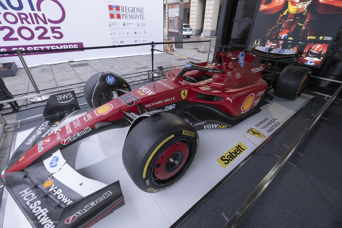 _DSF1359.jpg - 26/09/2025.Torino inaugurata l'edizione 2025 del Salone dell'auto di Torino. Nella foto lo stand della Sabelt partner con Ferrari espone la F1 di Hamilton