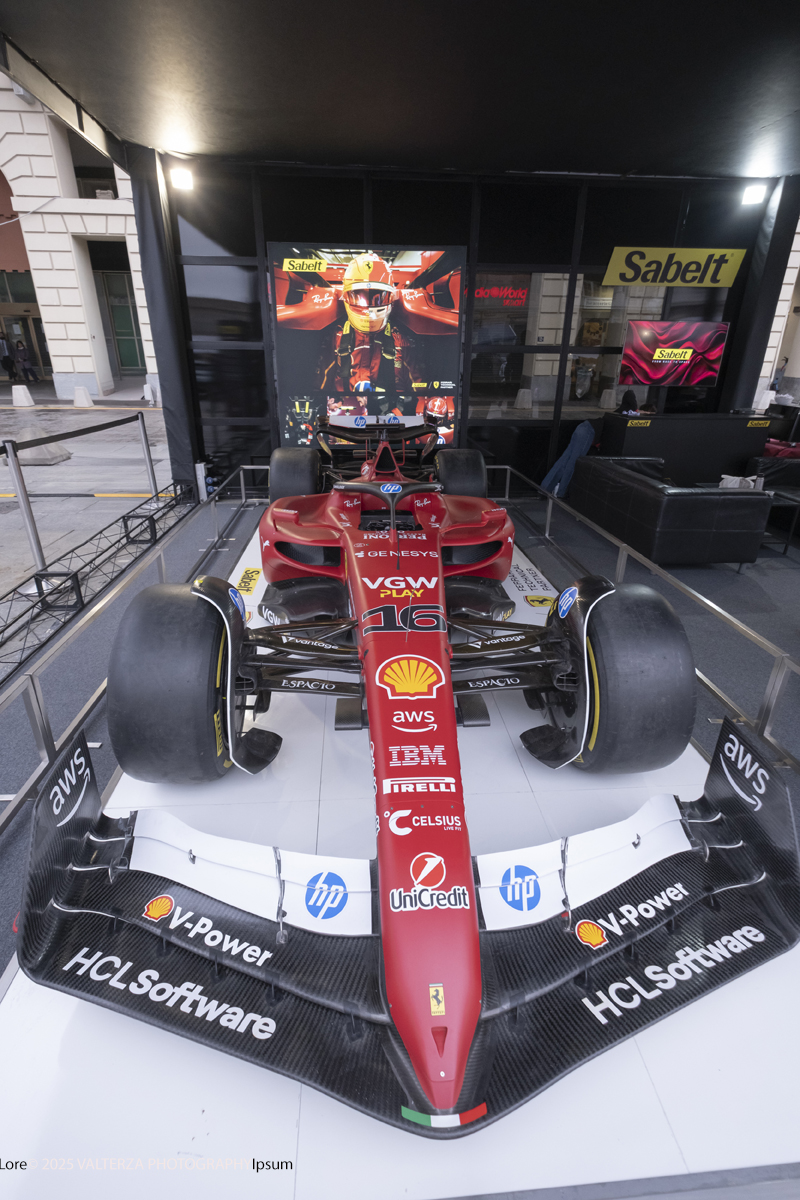 _DSF1361.jpg - 26/09/2025.Torino inaugurata l'edizione 2025 del Salone dell'auto di Torino. Nella foto lo stand della Sabelt partner con Ferrari espone la F1 di Hamilton