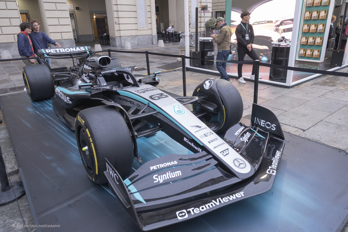 _DSF1372.jpg - 26/09/2025.Torino inaugurata l'edizione 2025 del Salone dell'auto di Torino. Nella foto lo stand della Petronas espone la F1 di Kimi Antonelli