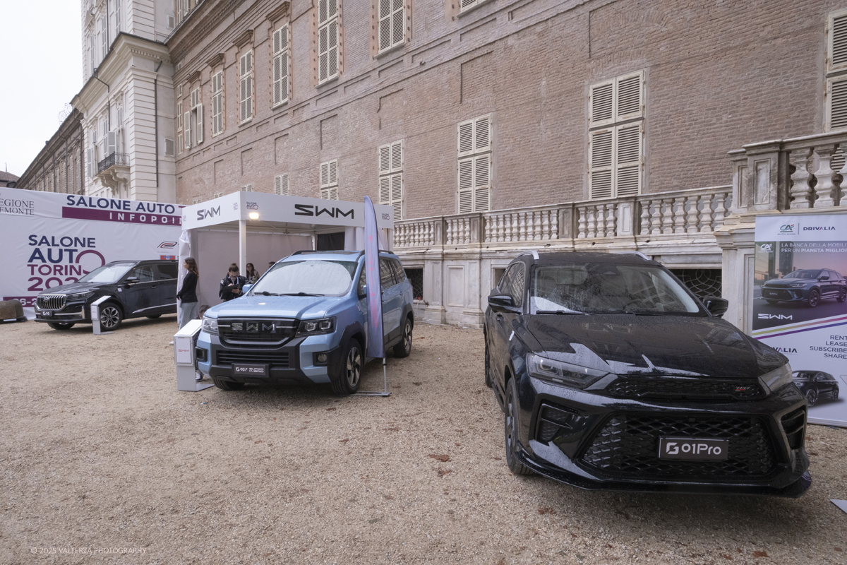 _DSF1741.jpg - 26/09/2025.Torino inaugurata l'edizione 2025 del Salone dell'auto di Torino. Nella foto lo stand di SWM che è uno storico marchio motociclistico italiano (Speedy Working Motors), rinato nel 2014 grazie al gruppo cinese Shineray, che lo ha trasformato in un produttore di automobili (principalmente SUV)