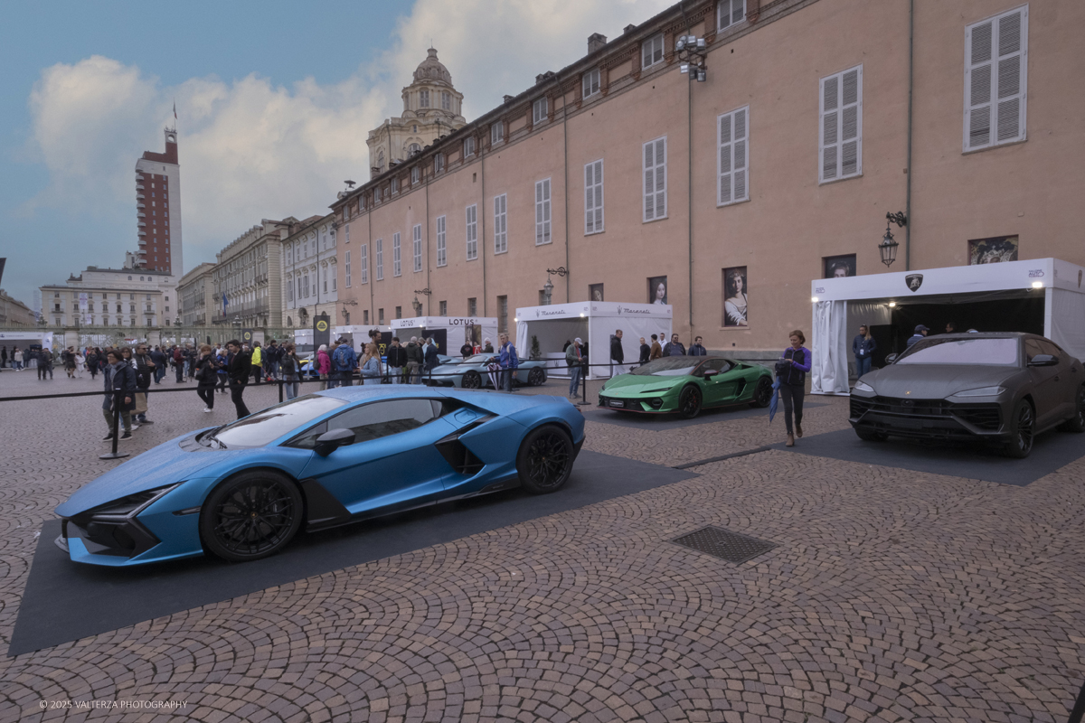 _DSF1868.jpg - 26/09/2025.Torino inaugurata l'edizione 2025 del Salone dell'auto di Torino. Nella foto allestimenti in piazzetta reale