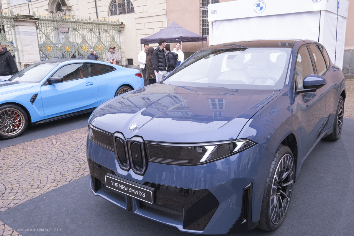 _DSF1878.jpg - 26/09/2025.Torino inaugurata l'edizione 2025 del Salone dell'auto di Torino. Nella foto lo stand BMW che ha presentato inj anteprima nazionale il nuovo modello  iX3