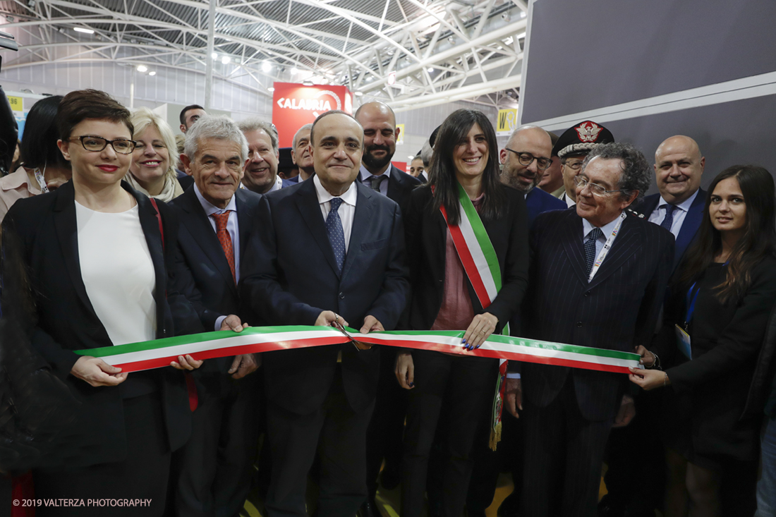 _G3I3898.jpg - 09/05/2019. Torino, 32mo Salone Internazionale del Libro. Nella foto il taglio del nastro con Il Prsidente della Regione Chiamparino, Il Minisrtro della Cultura Bonisoli, la Sindaca di Torino ed altre autoritÃ 