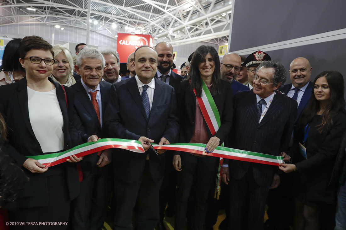 _G3I3900.jpg - 09/05/2019. Torino, 32mo Salone Internazionale del Libro. Nella foto il taglio del nastro con Il Prsidente della Regione Chiamparino, Il Minisrtro della Cultura Bonisoli, la Sindaca di Torino ed altre autoritÃ 