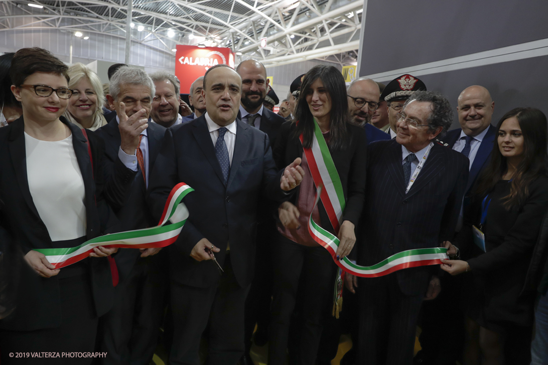 _G3I3902.jpg - 09/05/2019. Torino, 32mo Salone Internazionale del Libro. Nella foto il taglio del nastro con Il Prsidente della Regione Chiamparino, Il Minisrtro della Cultura Bonisoli, la Sindaca di Torino ed altre autoritÃ 