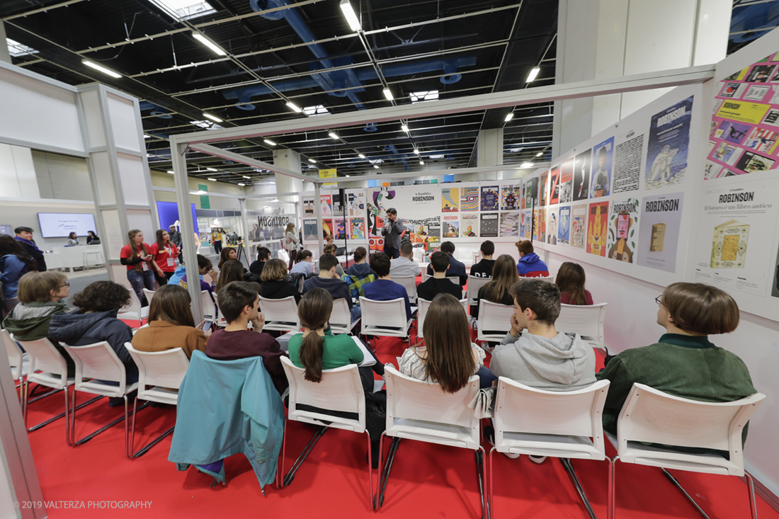 _G3I4373.jpg - 09/05/2019. Torino, 32mo Salone Internazionale del Libro. Nella foto conferenza per i piÃ¹ giovani nello spazio di Robinson l'isola che c'Ã¨