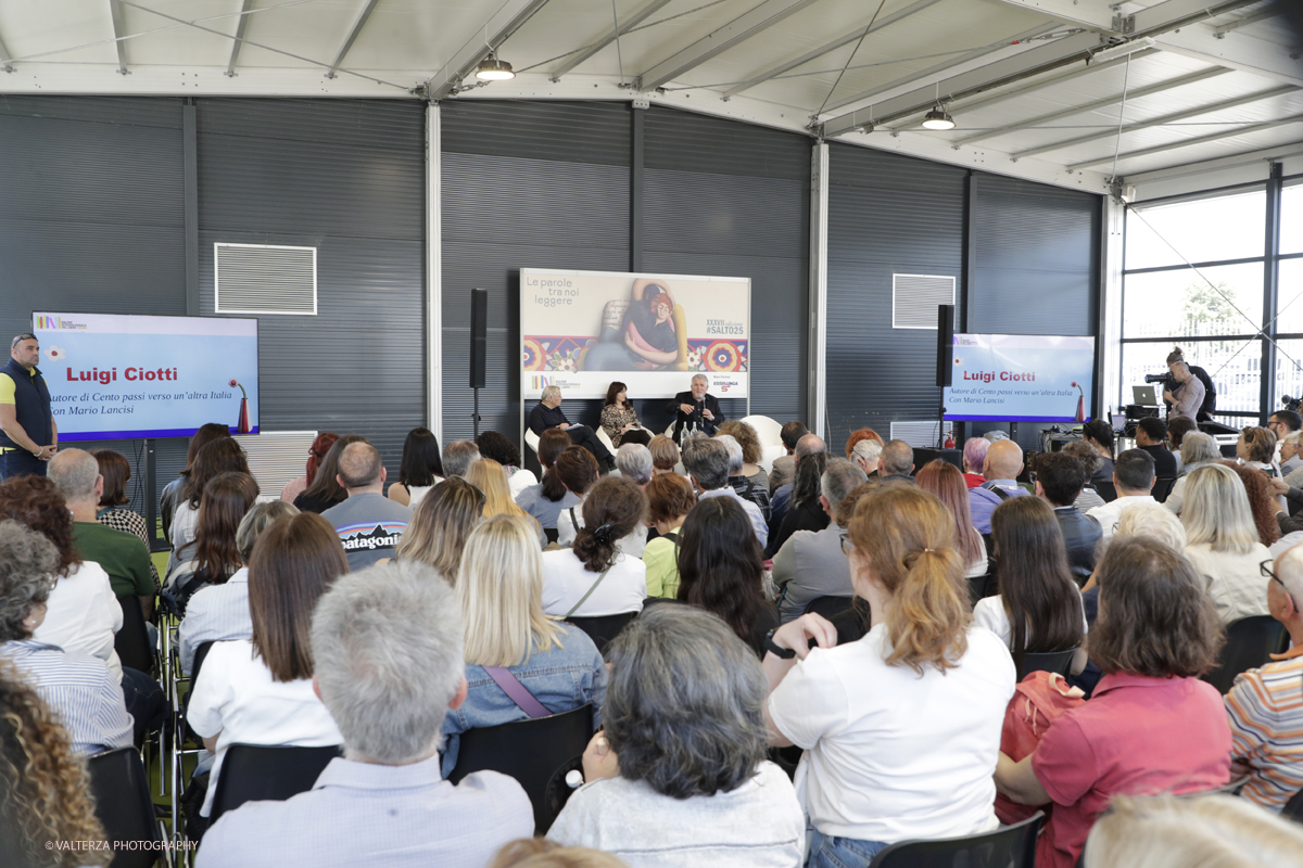 _G3I1644.jpg - 15/05/2025. Torino . Il Salone Internazionale del Libro di Torino, ospitato al Lingotto Fiere, Ã¨ un festival culturale che celebra la lettura, lâ€™editoria e le idee.Il tema di quest'anno Ã¨ " Le parole tra noi leggere." Nella foto LUIGI CIOTTIAutore di Cento passi verso unâ€™altra Italia (Piemme)Con Mario LancisiModera Elena CiccarelloTrentâ€™anni dalla fondazione di Libera e ottantâ€™anni di don Luigi Ciotti. Storie ed esperienze raccontate in passato a cui se ne aggiungono altre