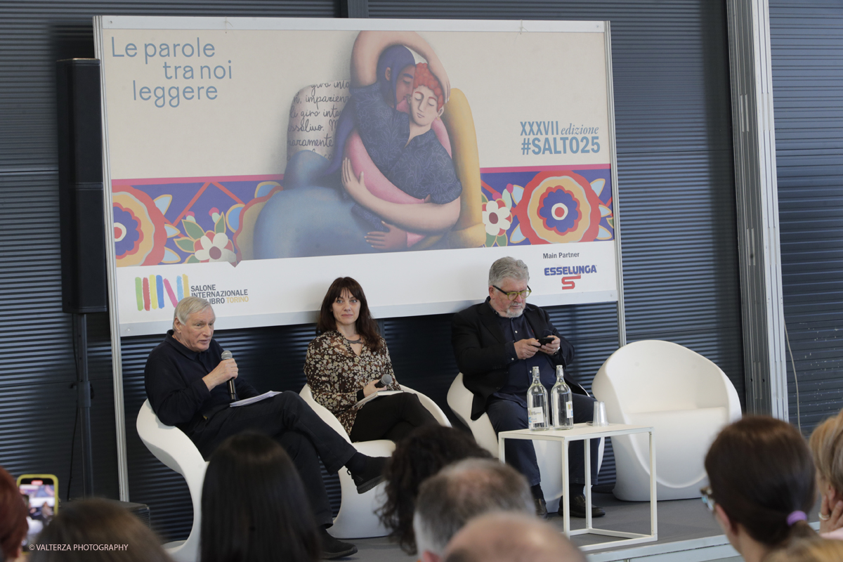 _G3I1649.jpg - 15/05/2025. Torino . Il Salone Internazionale del Libro di Torino, ospitato al Lingotto Fiere, Ã¨ un festival culturale che celebra la lettura, lâ€™editoria e le idee.Il tema di quest'anno Ã¨ " Le parole tra noi leggere." Nella foto LUIGI CIOTTIAutore di Cento passi verso unâ€™altra Italia (Piemme)Con Mario LancisiModera Elena CiccarelloTrentâ€™anni dalla fondazione di Libera e ottantâ€™anni di don Luigi Ciotti. Storie ed esperienze raccontate in passato a cui se ne aggiungono altre