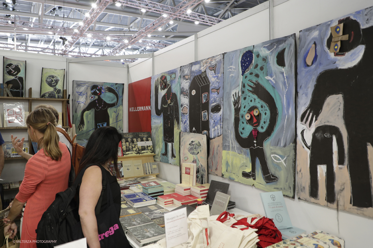 _G3I1707.jpg - 15/05/2025. Torino . Il Salone Internazionale del Libro di Torino, ospitato al Lingotto Fiere, Ã¨ un festival culturale che celebra la lettura, lâ€™editoria e le idee.Il tema di quest'anno Ã¨ " Le parole tra noi leggere." Nella foto in visita al Salone
