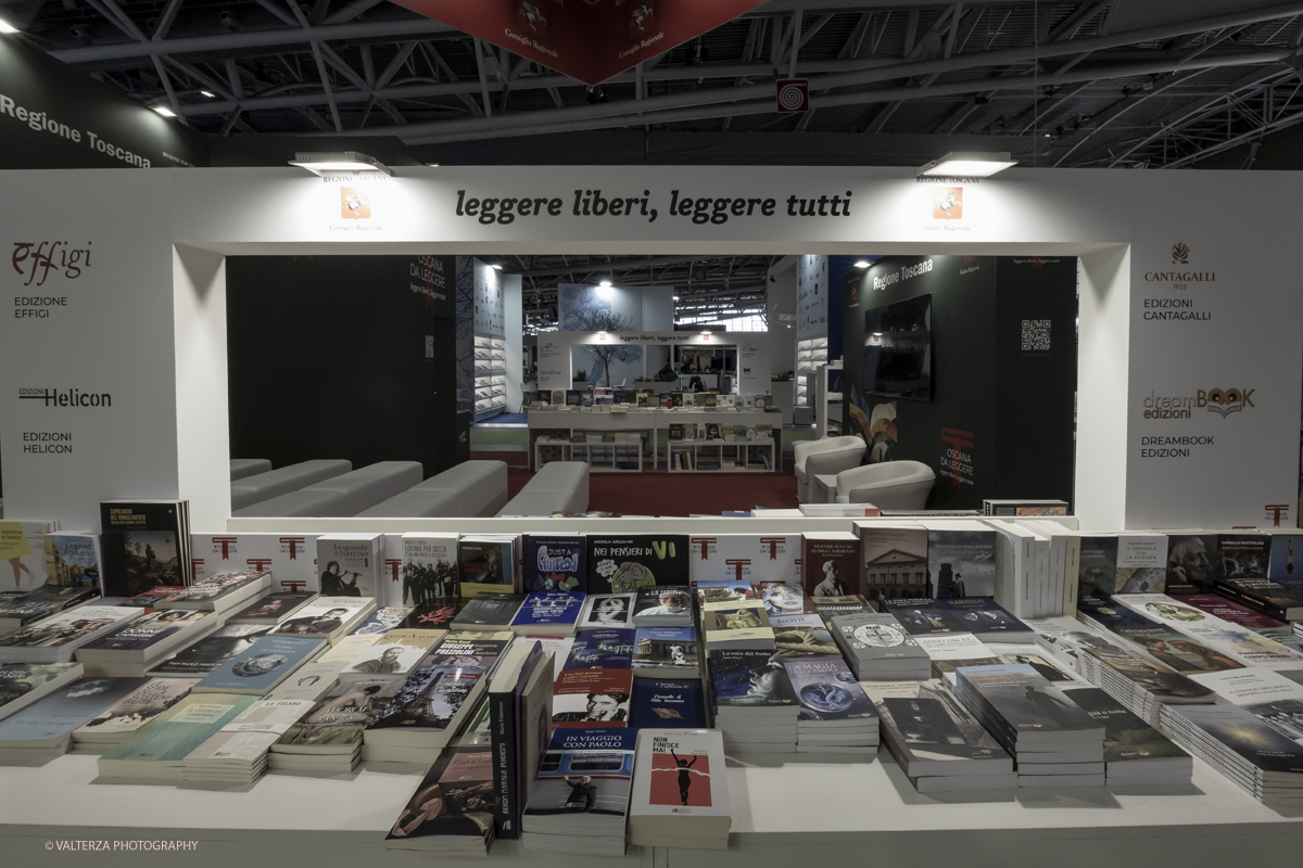 _G5A7692.jpg - 15/05/2025. Torino . Il Salone Internazionale del Libro di Torino, ospitato al Lingotto Fiere, Ã¨ un festival culturale che celebra la lettura, lâ€™editoria e le idee.Il tema di quest'anno Ã¨ " Le parole tra noi leggere." Nella foto parte dell'allestimento all'Oval