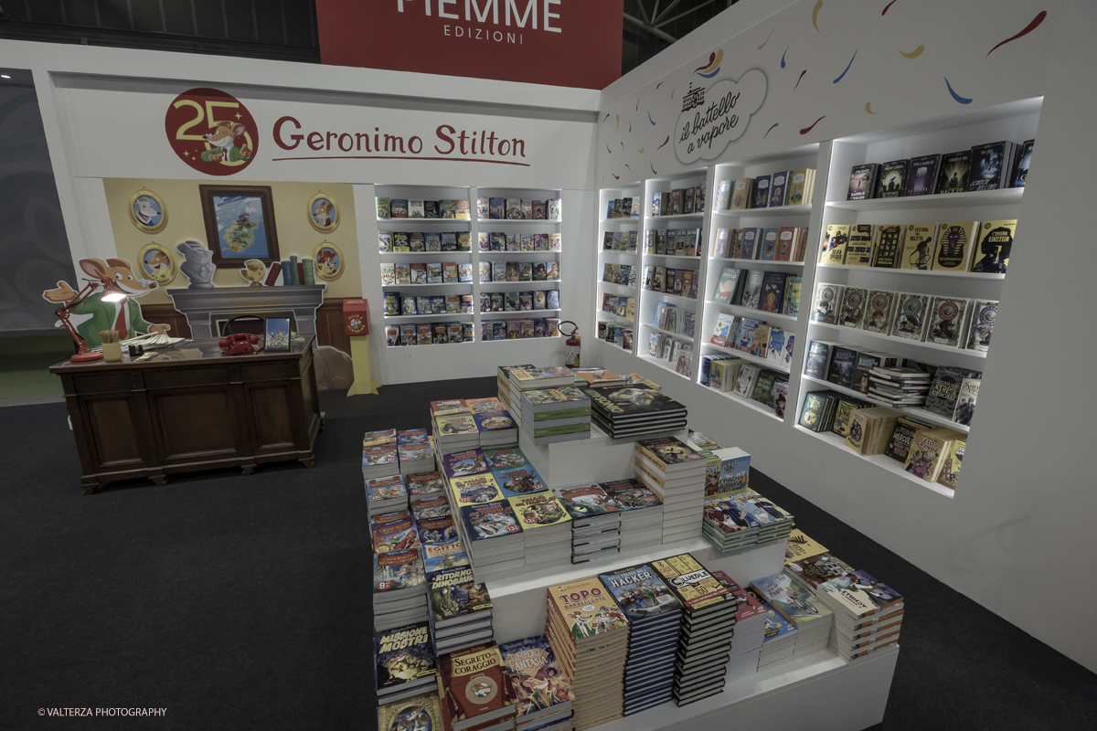 _G5A7722.jpg - 15/05/2025. Torino . Il Salone Internazionale del Libro di Torino, ospitato al Lingotto Fiere, Ã¨ un festival culturale che celebra la lettura, lâ€™editoria e le idee.Il tema di quest'anno Ã¨ " Le parole tra noi leggere." Nella foto parte dell'allestimento all'Oval