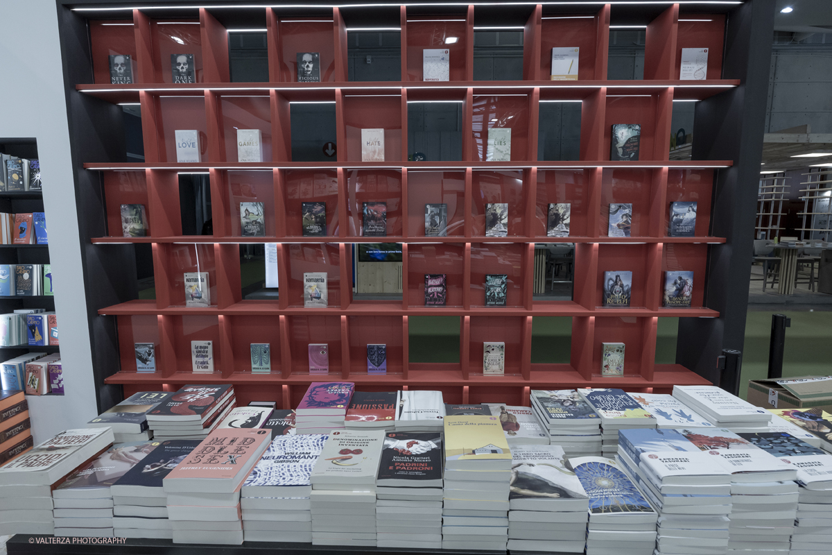 _G5A7729.jpg - 15/05/2025. Torino . Il Salone Internazionale del Libro di Torino, ospitato al Lingotto Fiere, Ã¨ un festival culturale che celebra la lettura, lâ€™editoria e le idee.Il tema di quest'anno Ã¨ " Le parole tra noi leggere." Nella foto parte dell'allestimento all'Oval