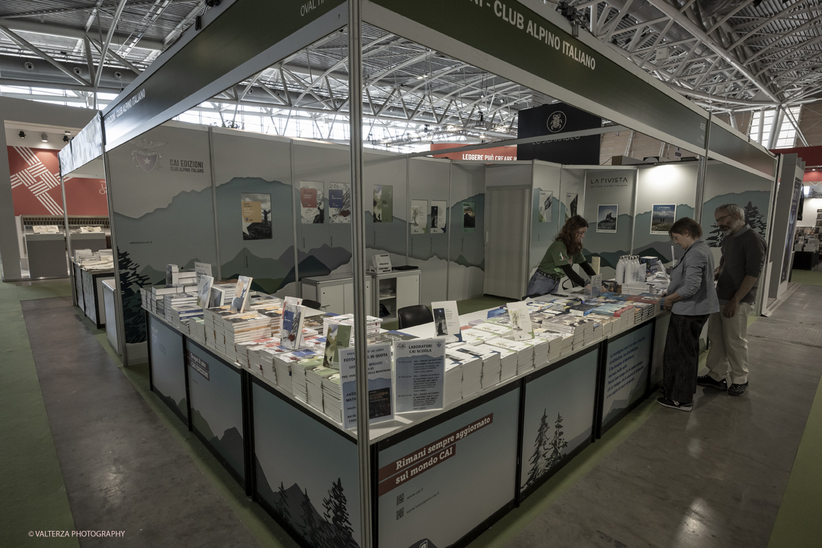 _G5A7733.jpg - 15/05/2025. Torino . Il Salone Internazionale del Libro di Torino, ospitato al Lingotto Fiere, Ã¨ un festival culturale che celebra la lettura, lâ€™editoria e le idee.Il tema di quest'anno Ã¨ " Le parole tra noi leggere." Nella foto parte dell'allestimento all'Oval