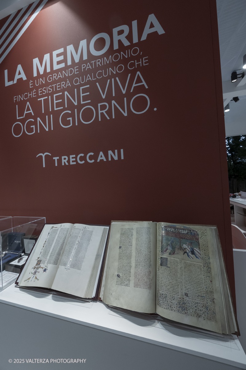 _G5A7741.jpg - 15/05/2025. Torino . Il Salone Internazionale del Libro di Torino, ospitato al Lingotto Fiere, Ã¨ un festival culturale che celebra la lettura, lâ€™editoria e le idee.Il tema di quest'anno Ã¨ " Le parole tra noi leggere." Nella foto parte dell'allestimento all'Oval
