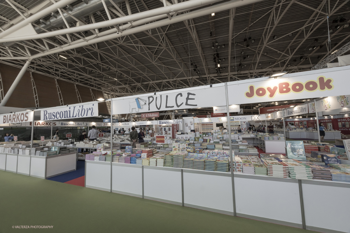 _G5A7753.jpg - 15/05/2025. Torino . Il Salone Internazionale del Libro di Torino, ospitato al Lingotto Fiere, Ã¨ un festival culturale che celebra la lettura, lâ€™editoria e le idee.Il tema di quest'anno Ã¨ " Le parole tra noi leggere." Nella foto parte dell'allestimento all'Oval