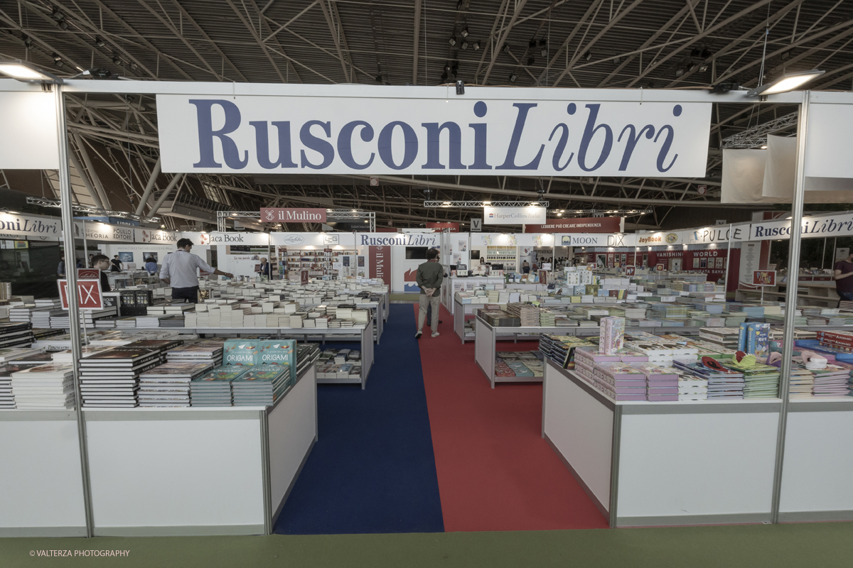 _G5A7757.jpg - 15/05/2025. Torino . Il Salone Internazionale del Libro di Torino, ospitato al Lingotto Fiere, Ã¨ un festival culturale che celebra la lettura, lâ€™editoria e le idee.Il tema di quest'anno Ã¨ " Le parole tra noi leggere." Nella foto parte dell'allestimento all'Oval