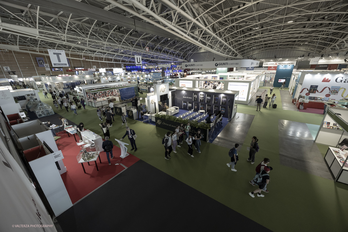 _G5A7773.jpg - 15/05/2025. Torino . Il Salone Internazionale del Libro di Torino, ospitato al Lingotto Fiere, Ã¨ un festival culturale che celebra la lettura, lâ€™editoria e le idee.Il tema di quest'anno Ã¨ " Le parole tra noi leggere." Nella foto