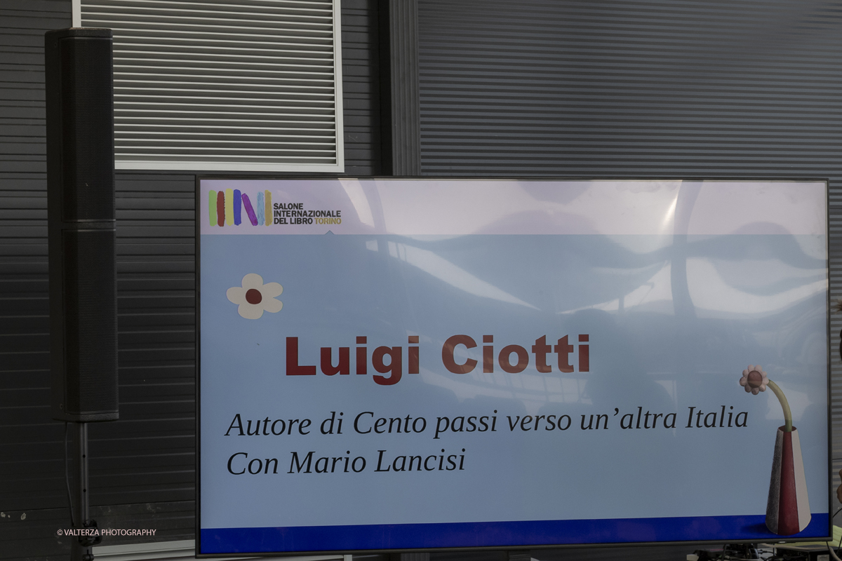 _G5A7807.jpg - 15/05/2025. Torino . Il Salone Internazionale del Libro di Torino, ospitato al Lingotto Fiere, Ã¨ un festival culturale che celebra la lettura, lâ€™editoria e le idee.Il tema di quest'anno Ã¨ " Le parole tra noi leggere." Nella foto LUIGI CIOTTIAutore di Cento passi verso unâ€™altra Italia (Piemme)Con Mario LancisiModera Elena CiccarelloTrentâ€™anni dalla fondazione di Libera e ottantâ€™anni di don Luigi Ciotti. Storie ed esperienze raccontate in passato a cui se ne aggiungono altre
