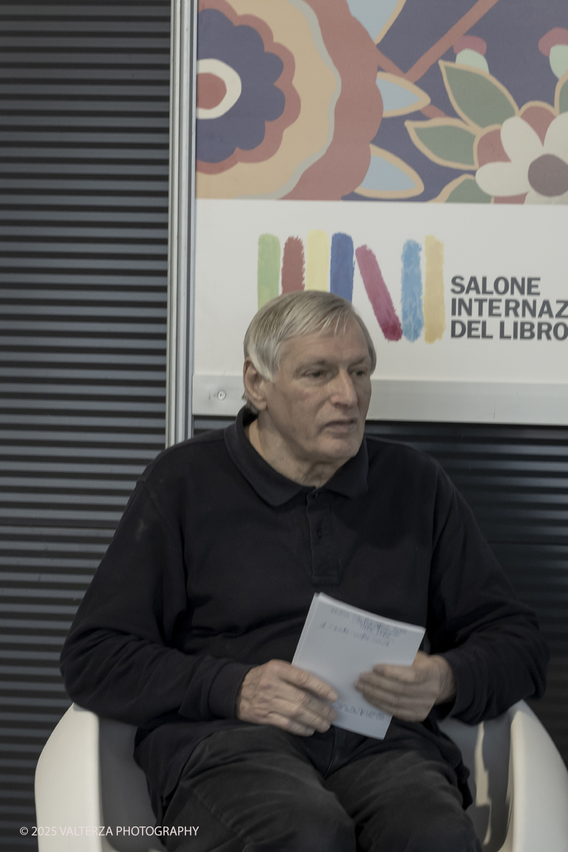 _G5A7814.jpg - 15/05/2025. Torino . Il Salone Internazionale del Libro di Torino, ospitato al Lingotto Fiere, Ã¨ un festival culturale che celebra la lettura, lâ€™editoria e le idee.Il tema di quest'anno Ã¨ " Le parole tra noi leggere." Nella foto LUIGI CIOTTIAutore di Cento passi verso unâ€™altra Italia (Piemme)Con Mario LancisiModera Elena CiccarelloTrentâ€™anni dalla fondazione di Libera e ottantâ€™anni di don Luigi Ciotti. Storie ed esperienze raccontate in passato a cui se ne aggiungono altre