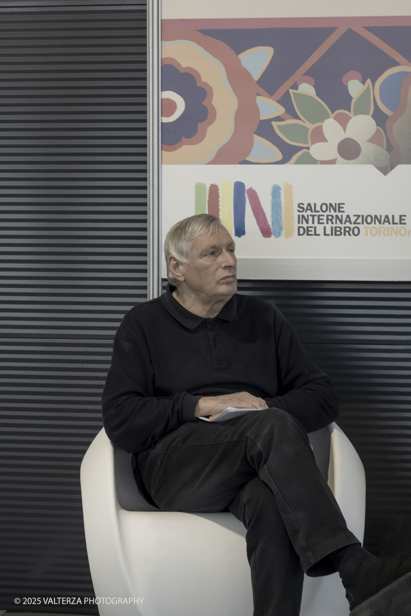 _G5A7825.jpg - 15/05/2025. Torino . Il Salone Internazionale del Libro di Torino, ospitato al Lingotto Fiere, Ã¨ un festival culturale che celebra la lettura, lâ€™editoria e le idee.Il tema di quest'anno Ã¨ " Le parole tra noi leggere." Nella foto LUIGI CIOTTIAutore di Cento passi verso unâ€™altra Italia (Piemme)Con Mario LancisiModera Elena CiccarelloTrentâ€™anni dalla fondazione di Libera e ottantâ€™anni di don Luigi Ciotti. Storie ed esperienze raccontate in passato a cui se ne aggiungono altre
