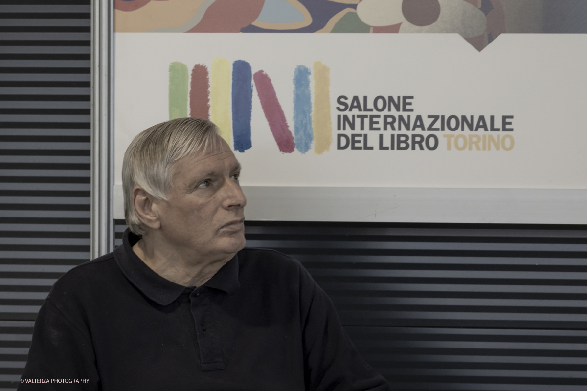 _G5A7829.jpg - 15/05/2025. Torino . Il Salone Internazionale del Libro di Torino, ospitato al Lingotto Fiere, Ã¨ un festival culturale che celebra la lettura, lâ€™editoria e le idee.Il tema di quest'anno Ã¨ " Le parole tra noi leggere." Nella foto LUIGI CIOTTIAutore di Cento passi verso unâ€™altra Italia (Piemme)Con Mario LancisiModera Elena CiccarelloTrentâ€™anni dalla fondazione di Libera e ottantâ€™anni di don Luigi Ciotti. Storie ed esperienze raccontate in passato a cui se ne aggiungono altre