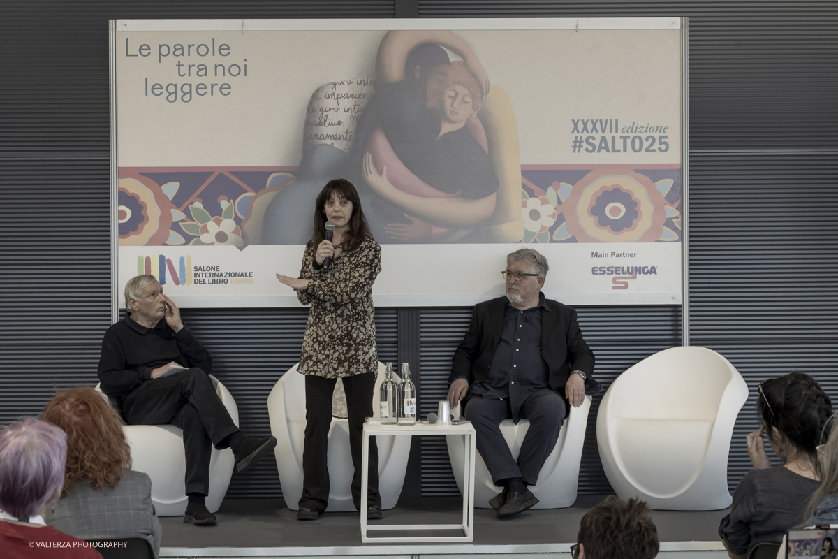 _G5A7846.jpg - 15/05/2025. Torino . Il Salone Internazionale del Libro di Torino, ospitato al Lingotto Fiere, Ã¨ un festival culturale che celebra la lettura, lâ€™editoria e le idee.Il tema di quest'anno Ã¨ " Le parole tra noi leggere." Nella foto LUIGI CIOTTIAutore di Cento passi verso unâ€™altra Italia (Piemme)Con Mario LancisiModera Elena CiccarelloTrentâ€™anni dalla fondazione di Libera e ottantâ€™anni di don Luigi Ciotti. Storie ed esperienze raccontate in passato a cui se ne aggiungono altre