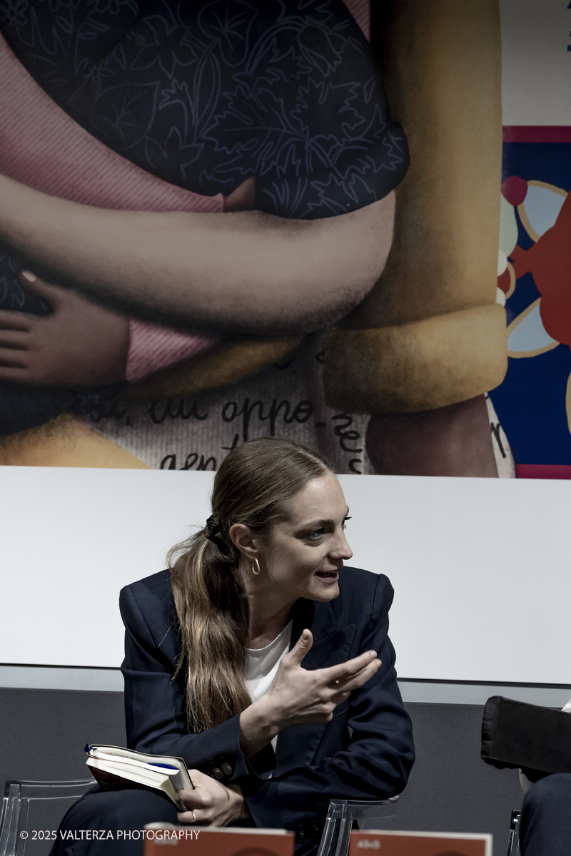_G5A8253.jpg - 15/05/2025. Torino . Il Salone Internazionale del Libro di Torino, ospitato al Lingotto Fiere, Ã¨ un festival culturale che celebra la lettura, lâ€™editoria e le idee.Il tema di quest'anno Ã¨ " Le parole tra noi leggere." Nella foto Partendo dallâ€™analisi del posizionamento attuale dellâ€™Italia contenuta nel Rapporto ASviS 2024, Ferruccio De Bortoli (da remoto), Enrico Giovannini, Salvatore Rossi, Chiara Saraceno e Margherita Bianchi discutono come disegnare politiche pubbliche e strategie dâ€™impresa in grado di accelerare il cammino verso un futuro sostenibile.